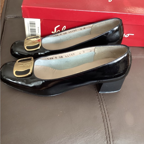 Salvatore Ferragamo Black Leather Women's Shoes - Picture 6 of 7